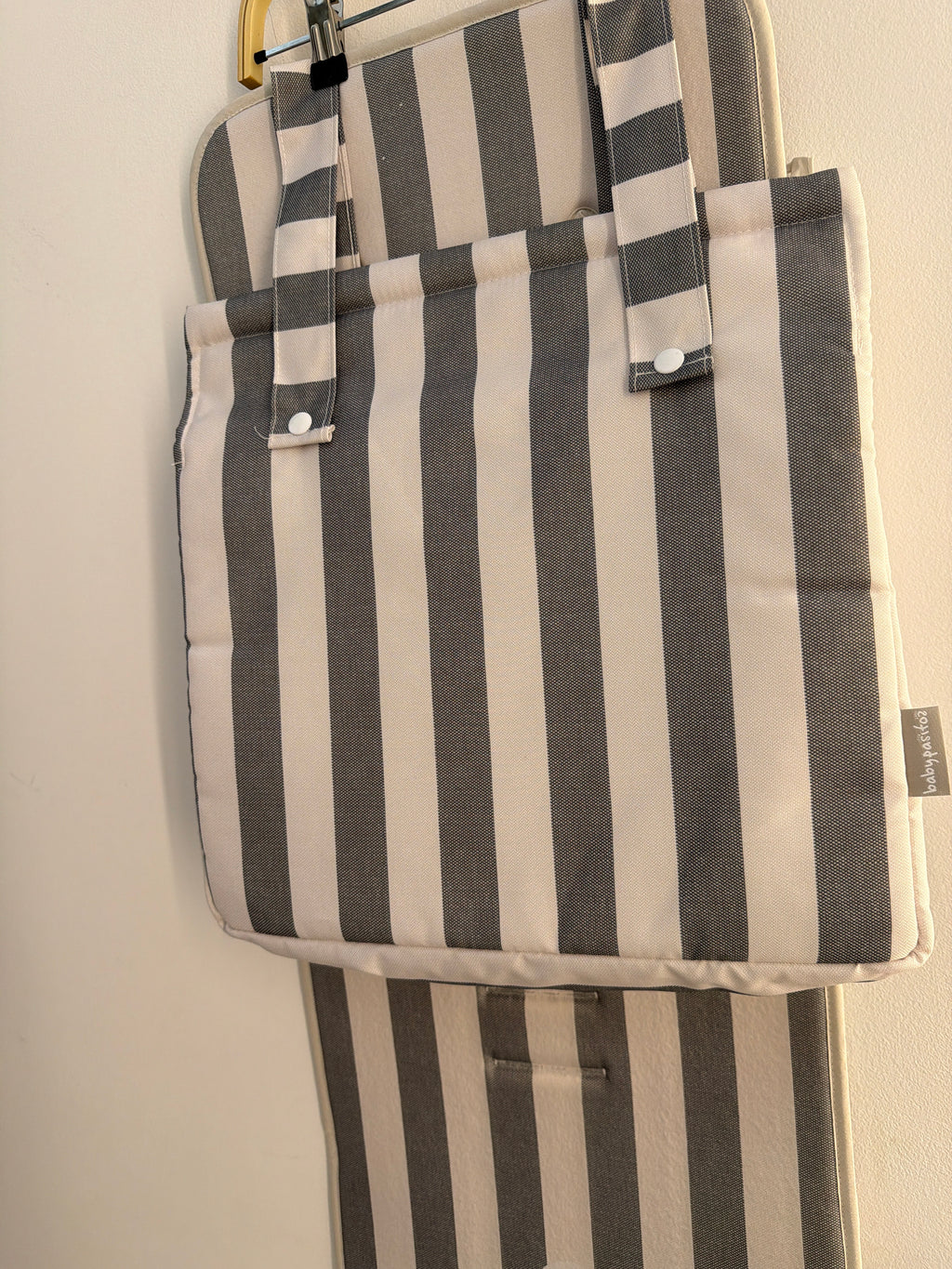 Colchoneta + bolso gris verdoso universal