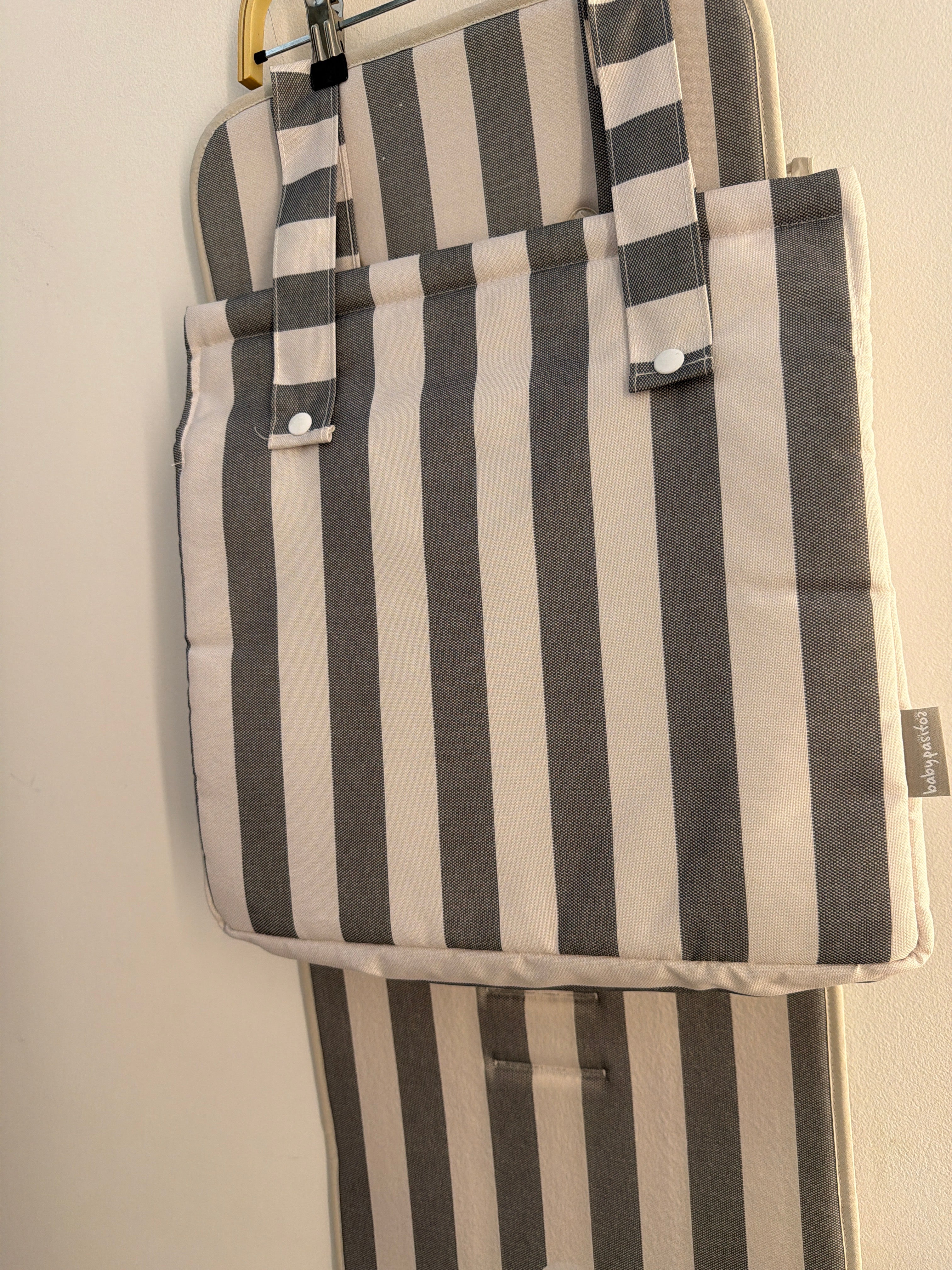 Colchoneta + bolso gris verdoso universal