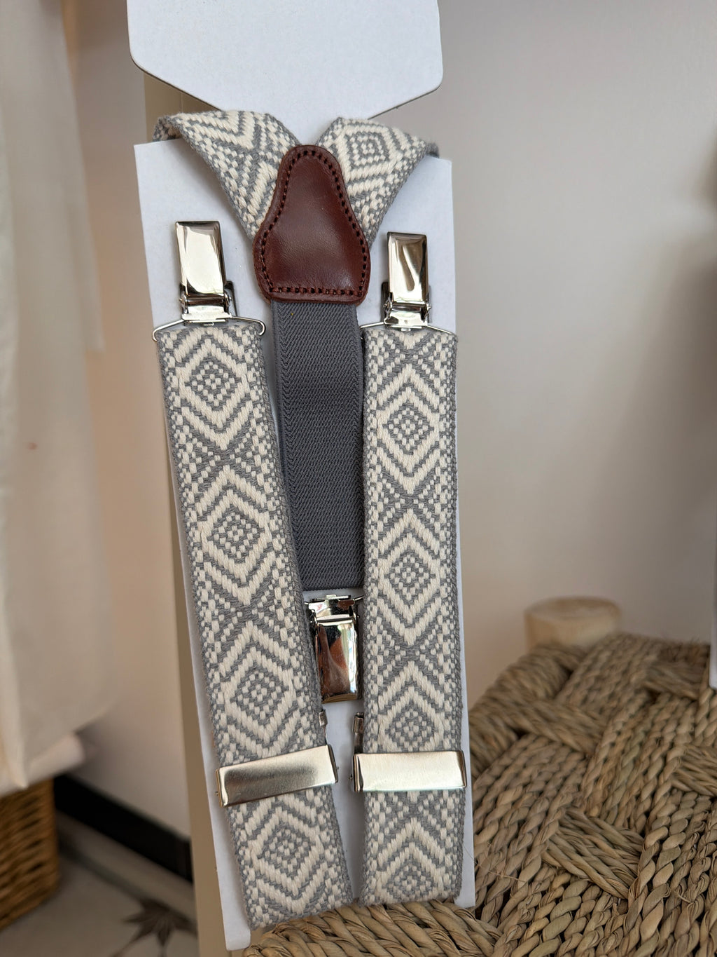 Tirante étnico gris