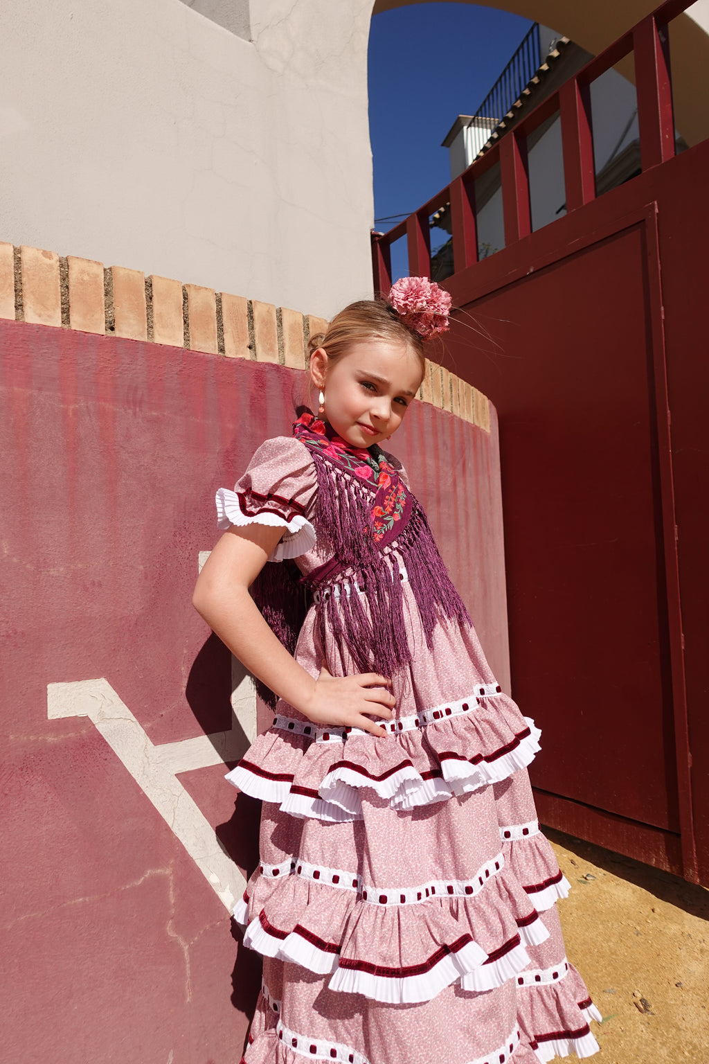 VESTIDO CANASTERA ROSA CON CINTA BURDEOS