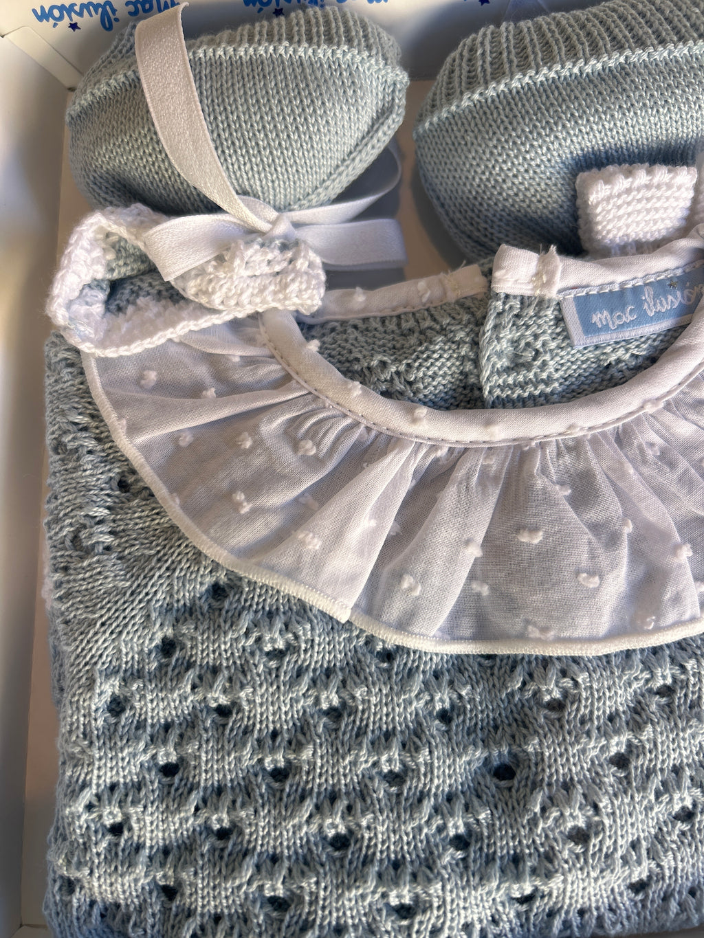 Conjunto hilo azul ducado y blanco