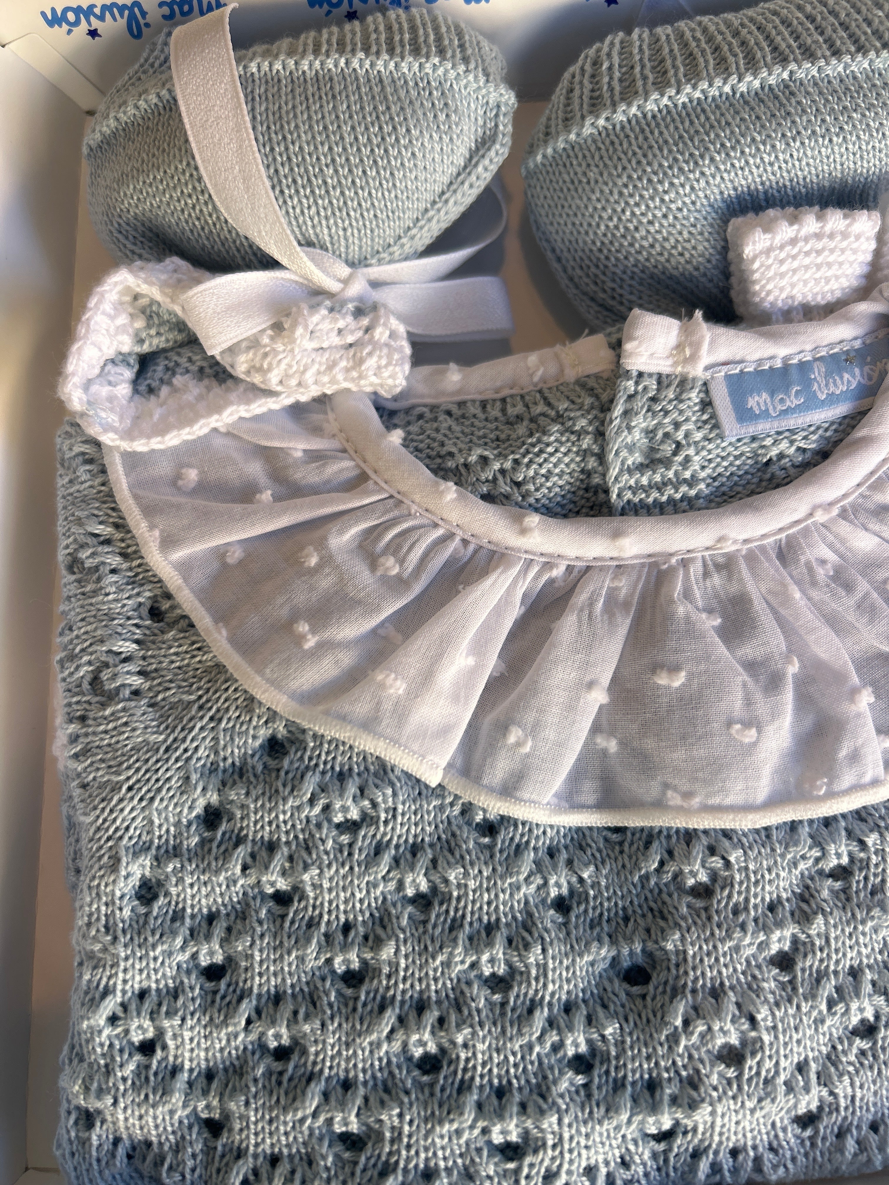 Conjunto hilo azul ducado y blanco
