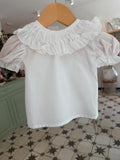 Blusa cuello blanca