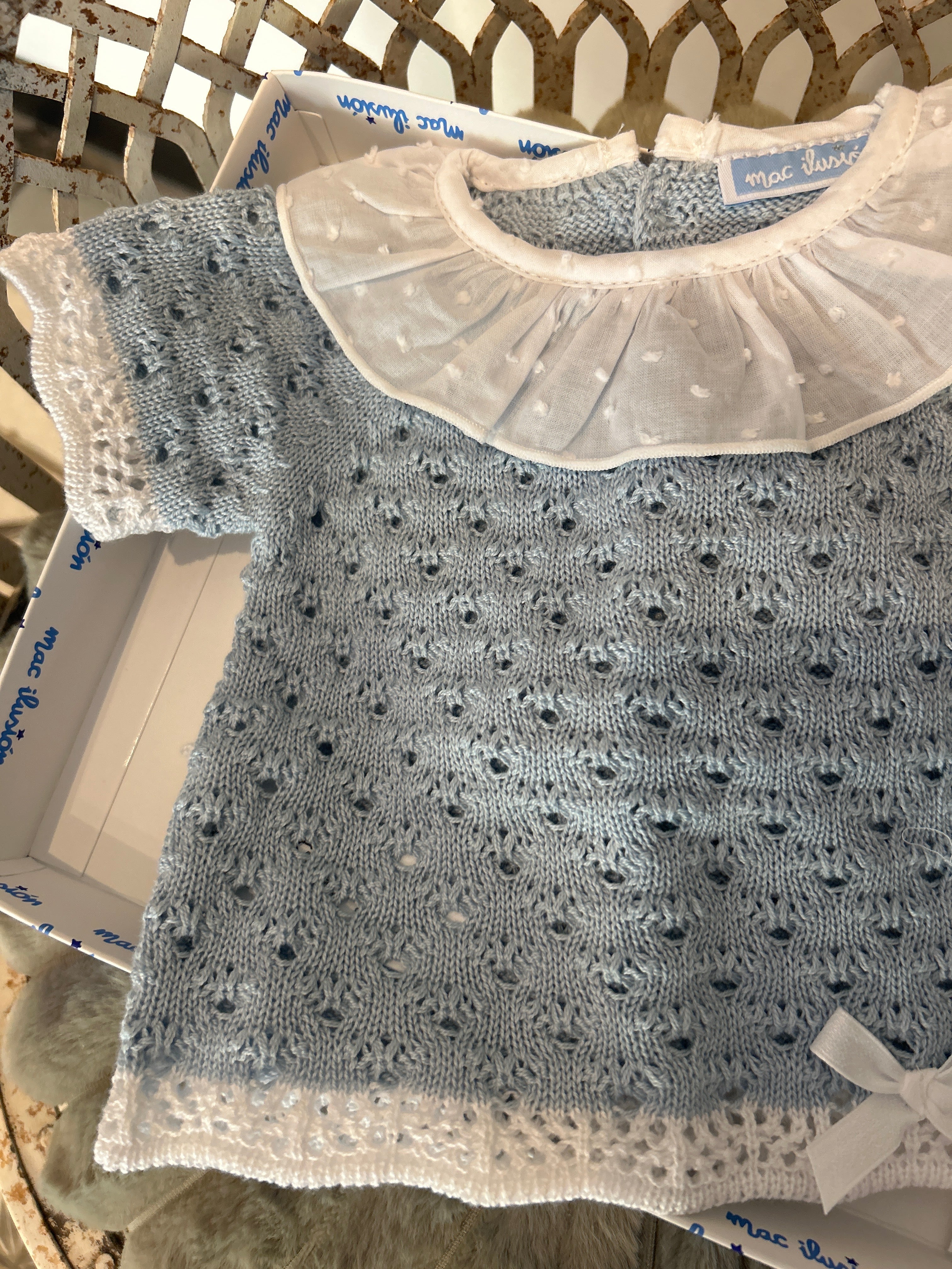 Conjunto hilo azul ducado y blanco