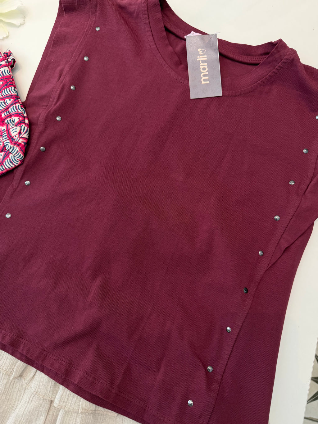 Camiseta tachuela Burdeos