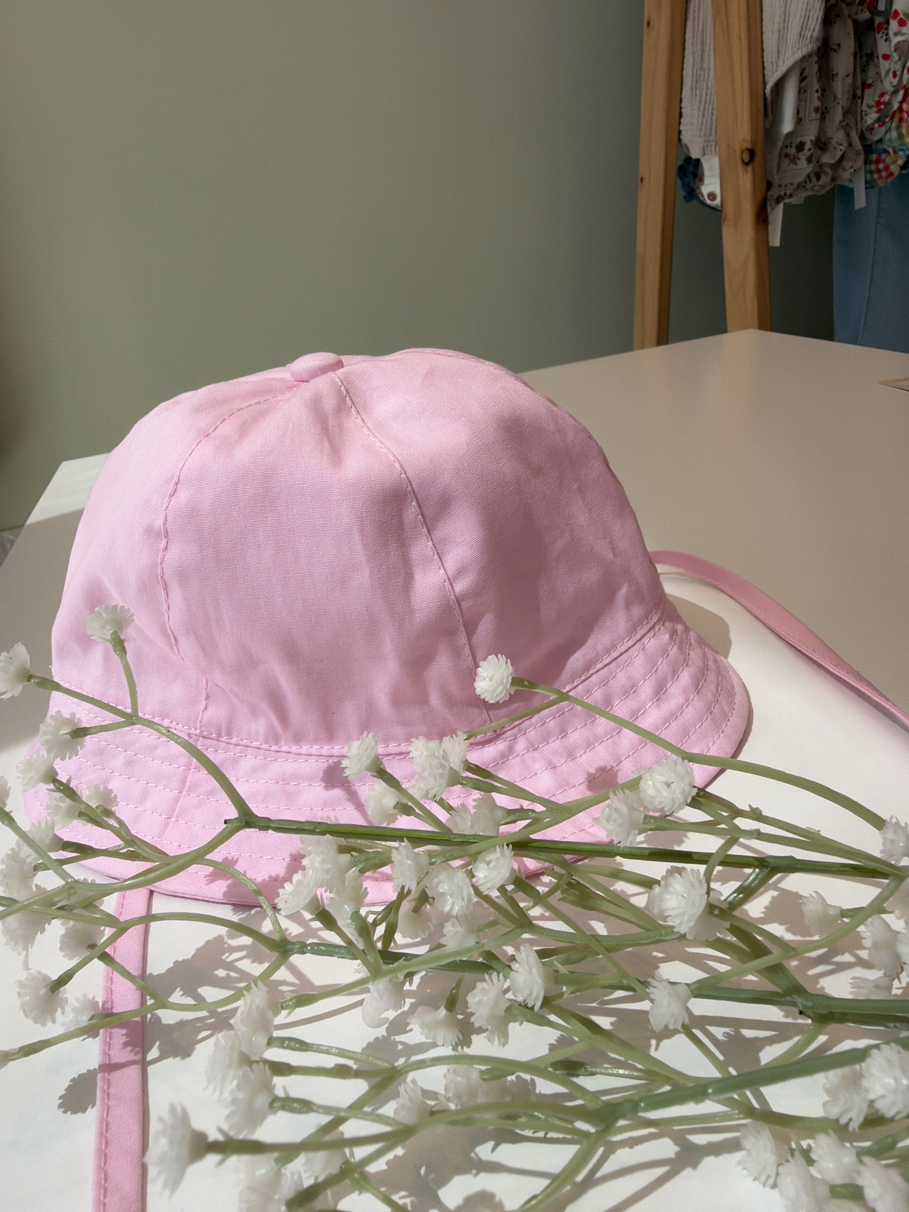 Sombrero rosa empolvado