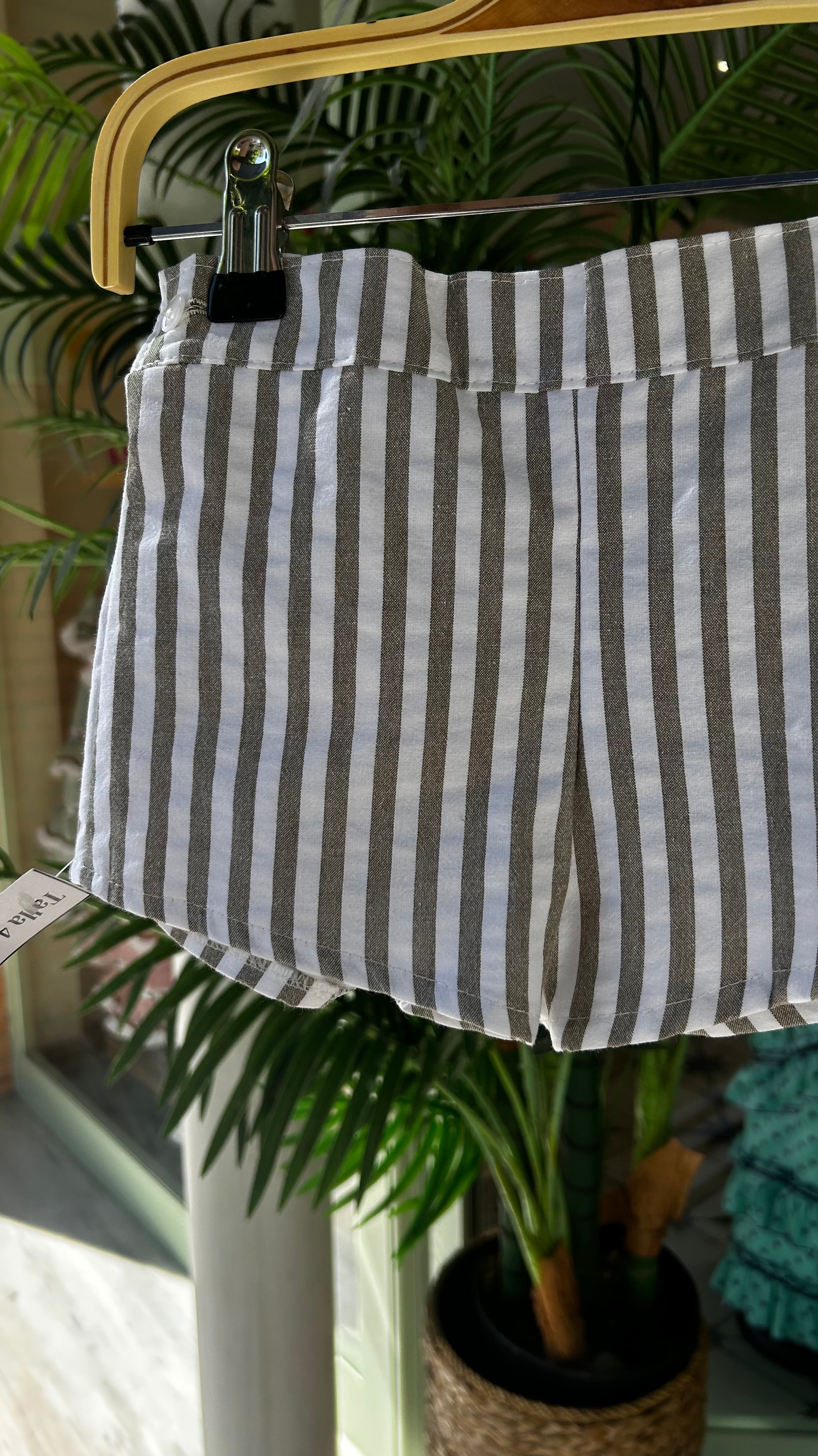 PANTALÓN CORTO RAYAS VERDE Y BLANCO