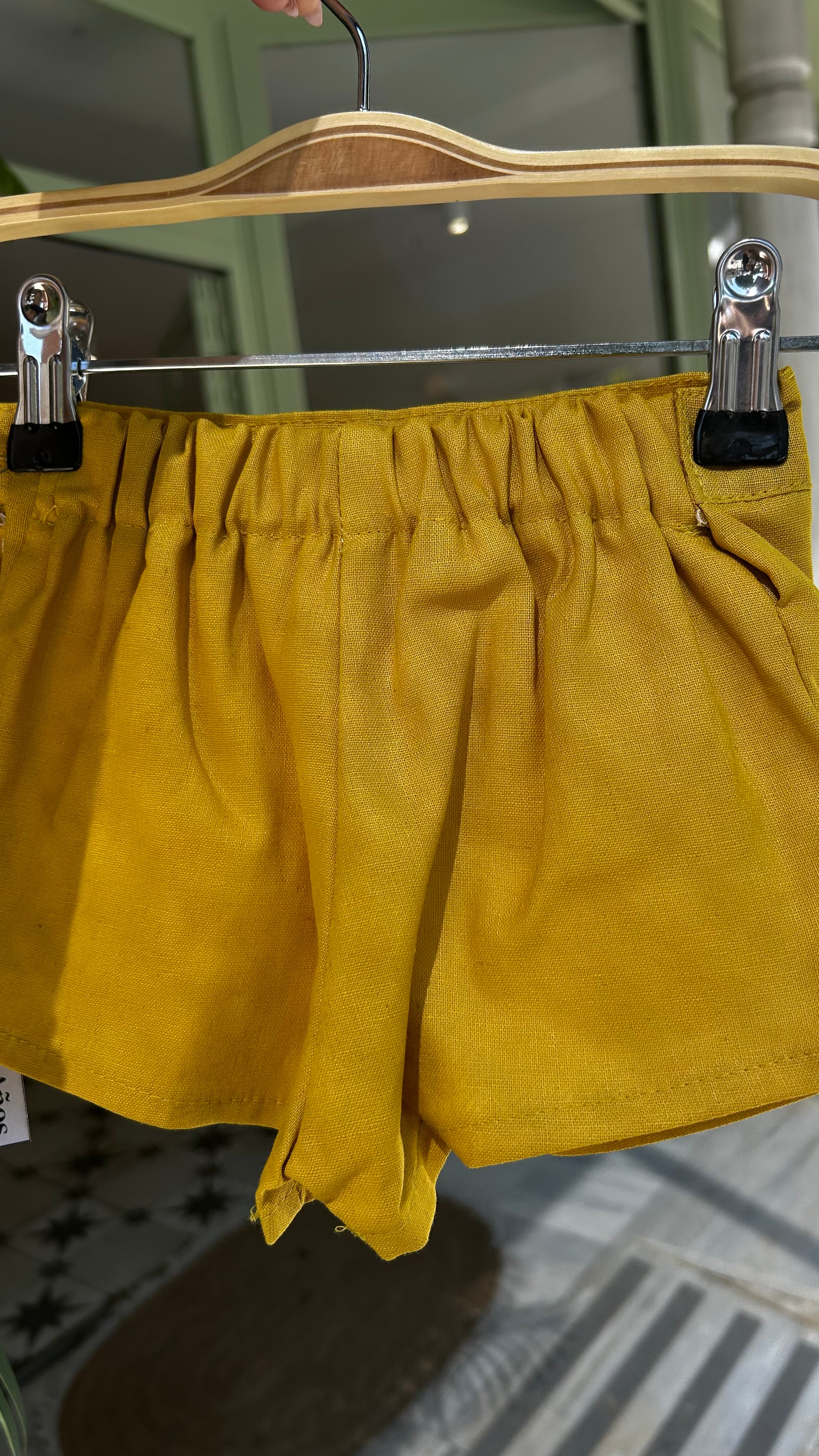 PANTALÓN CORTÓ MOSTAZA