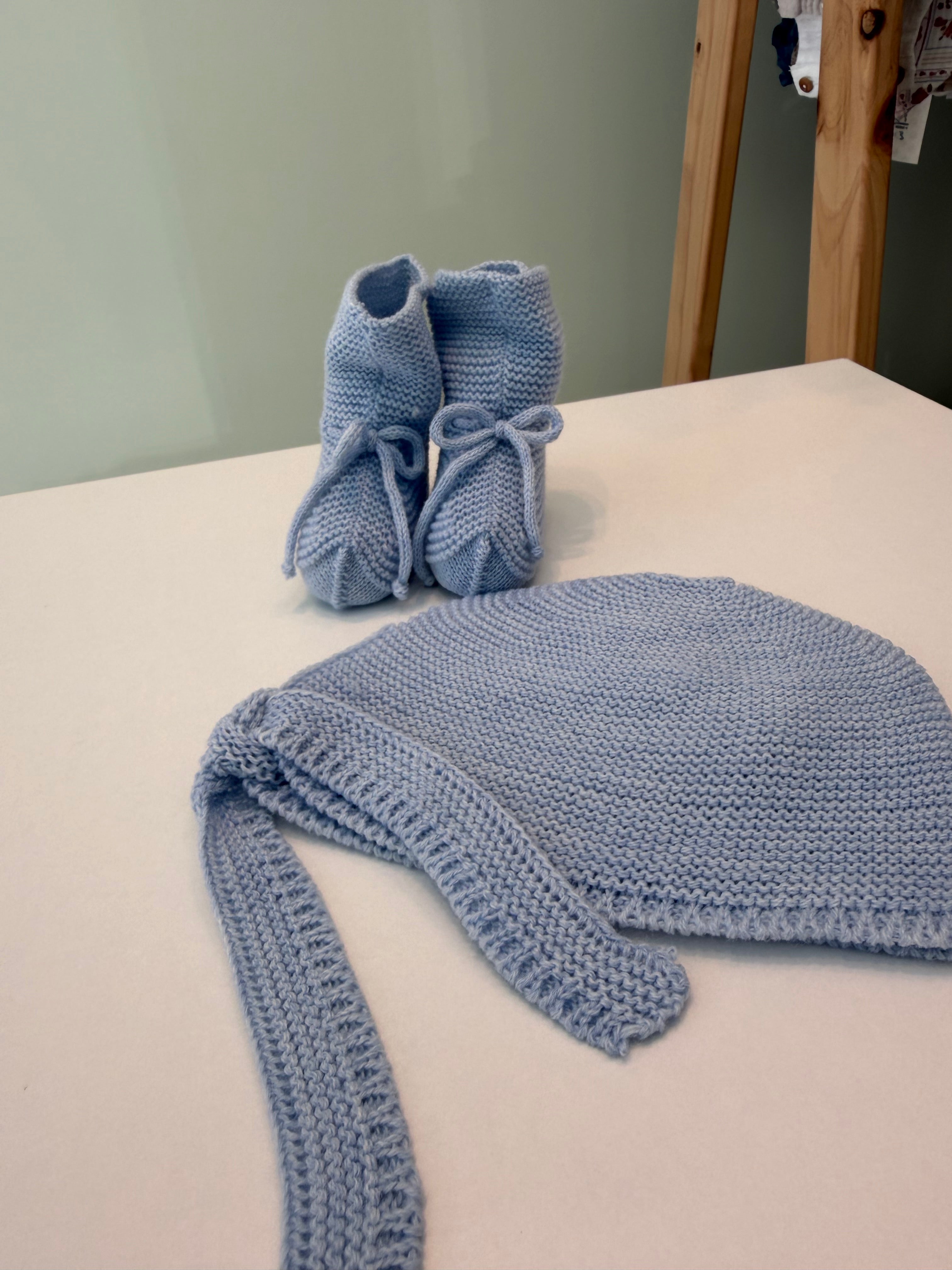 Conjunto gorrito + patuco lana