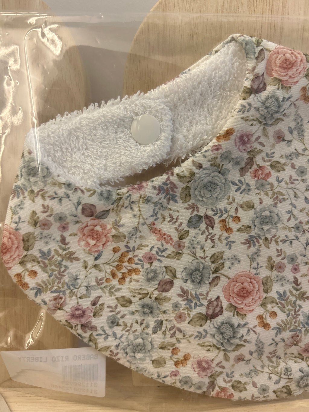 Babero flores liberty