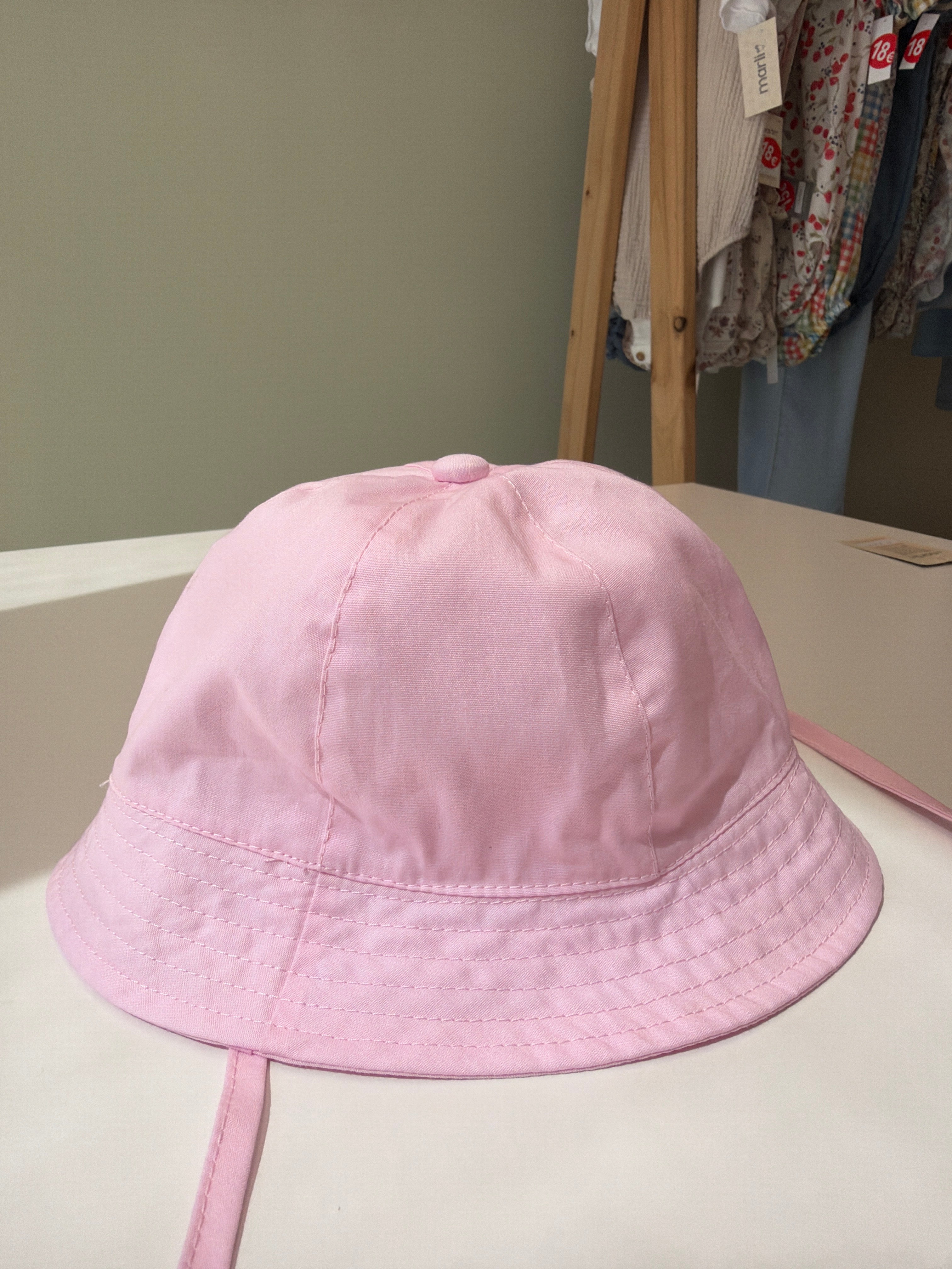 Sombrero rosa empolvado