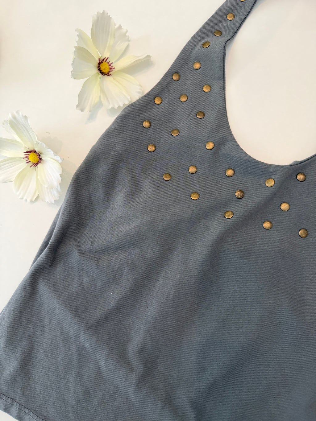 Top tachuela gris