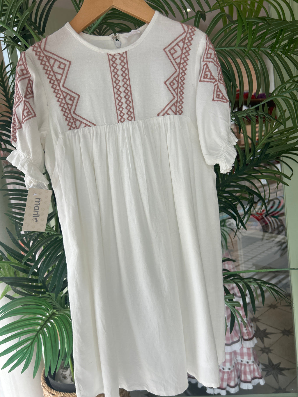 Vestido con líneas maquillaje