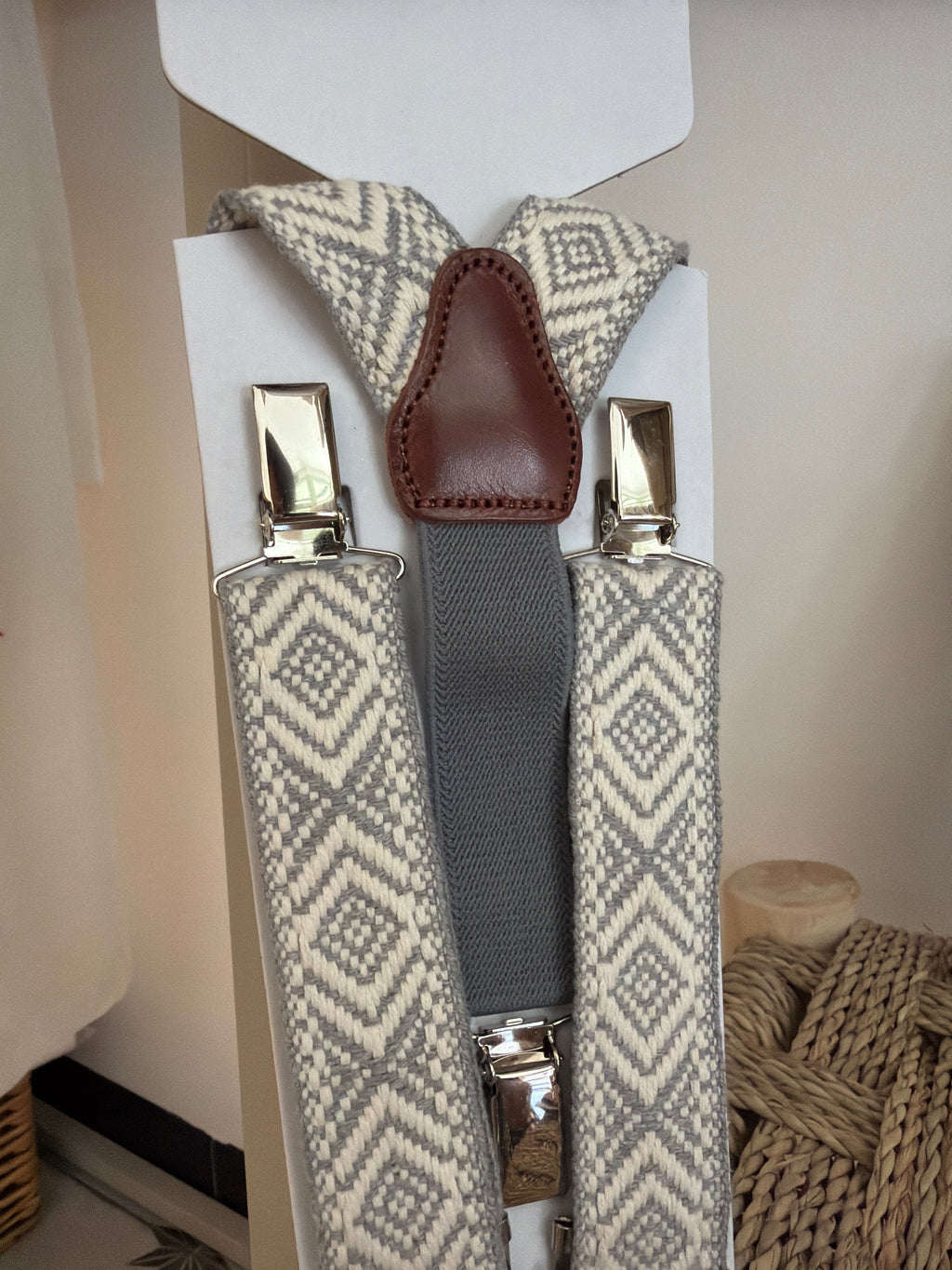 Tirante étnico gris