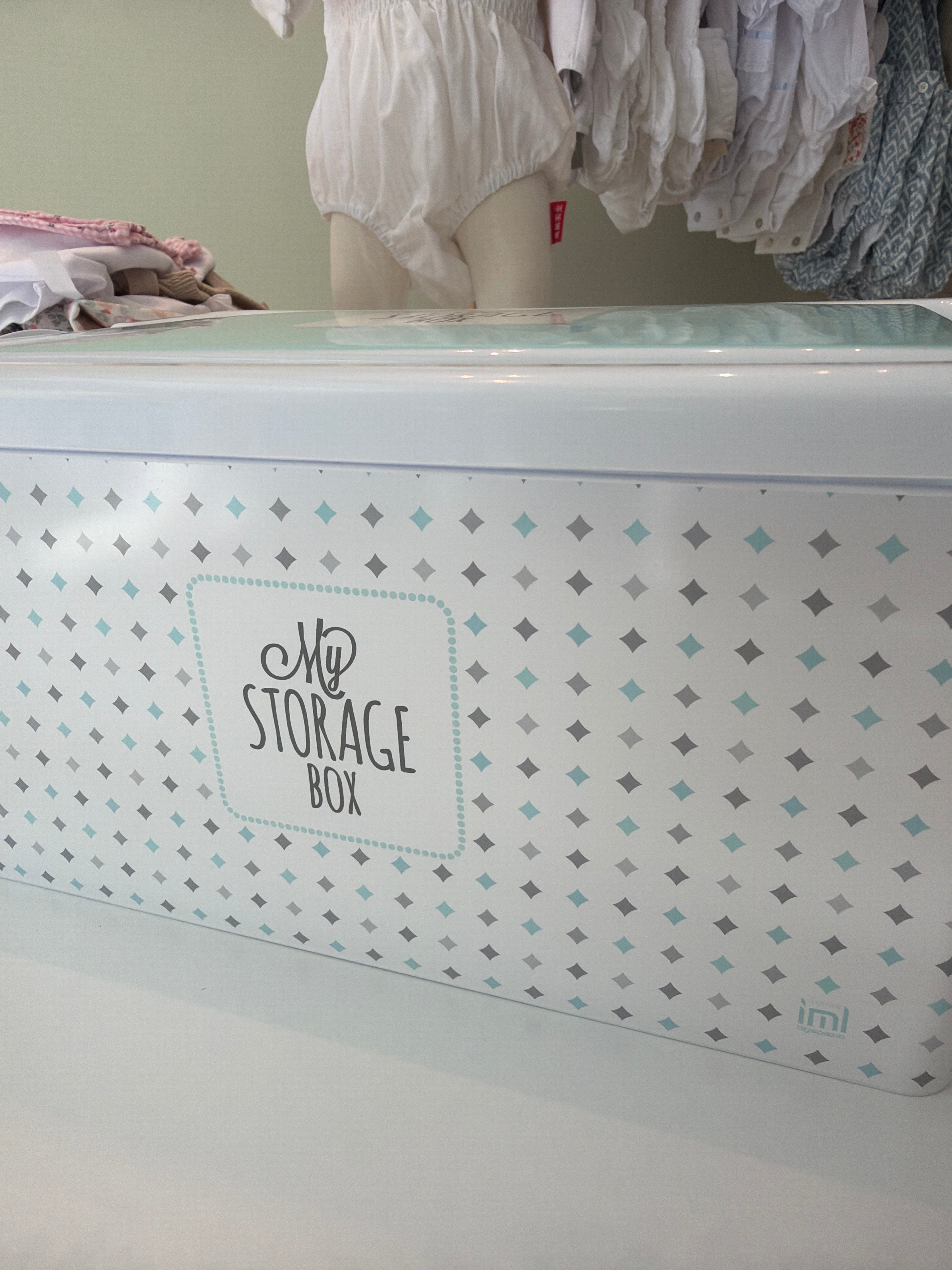 Caja canastilla y juguetes