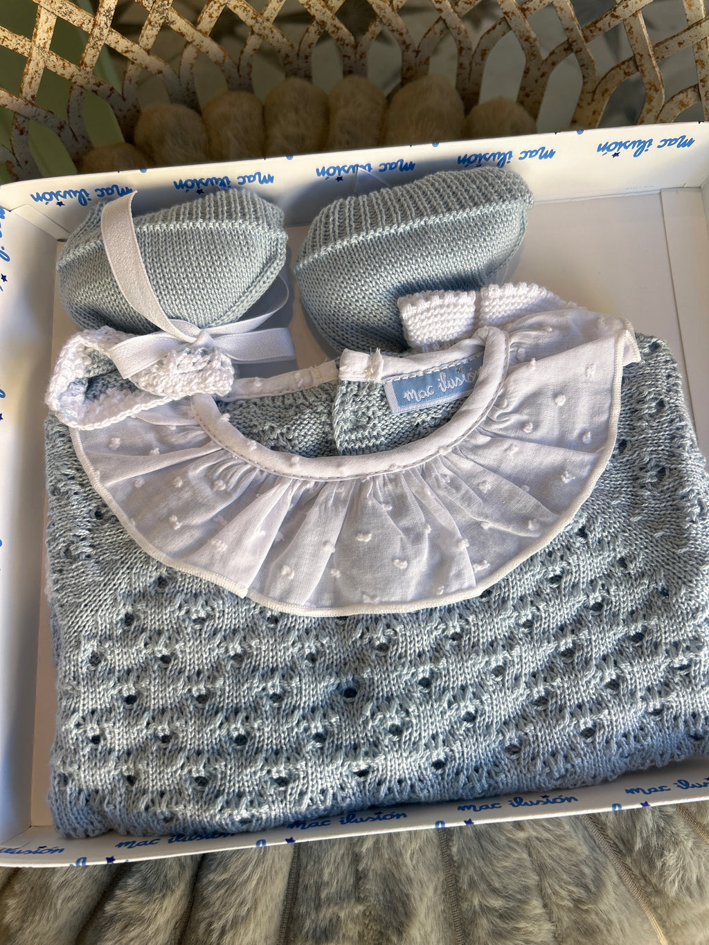 Conjunto hilo azul ducado y blanco