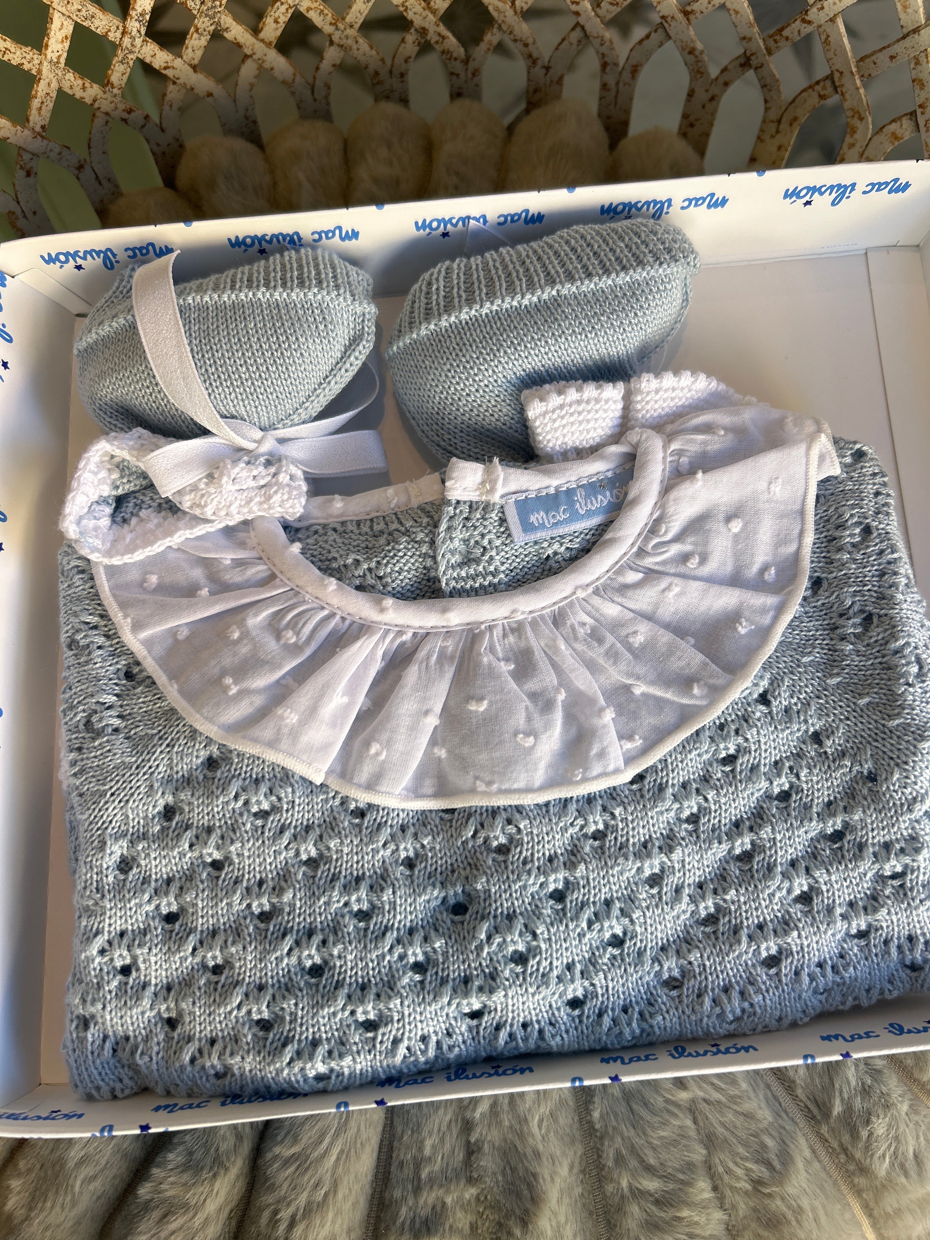 Conjunto hilo azul ducado y blanco