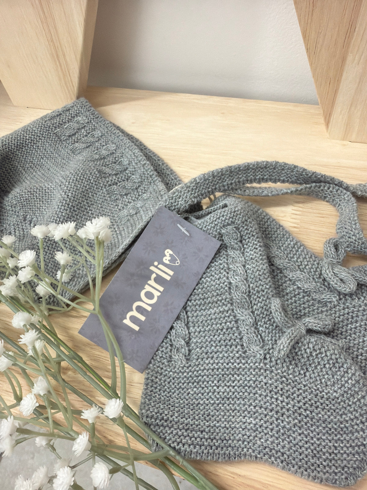 Conjunto capota y Patucos gris perla 818-002-316