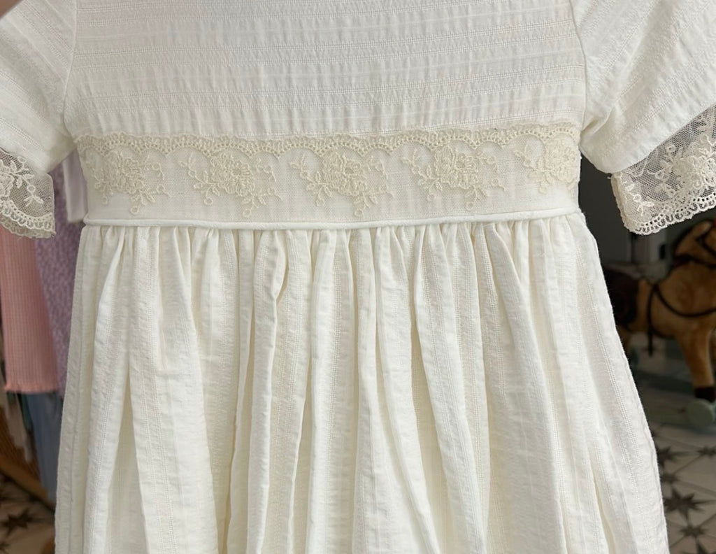 Vestido ceremonia beige