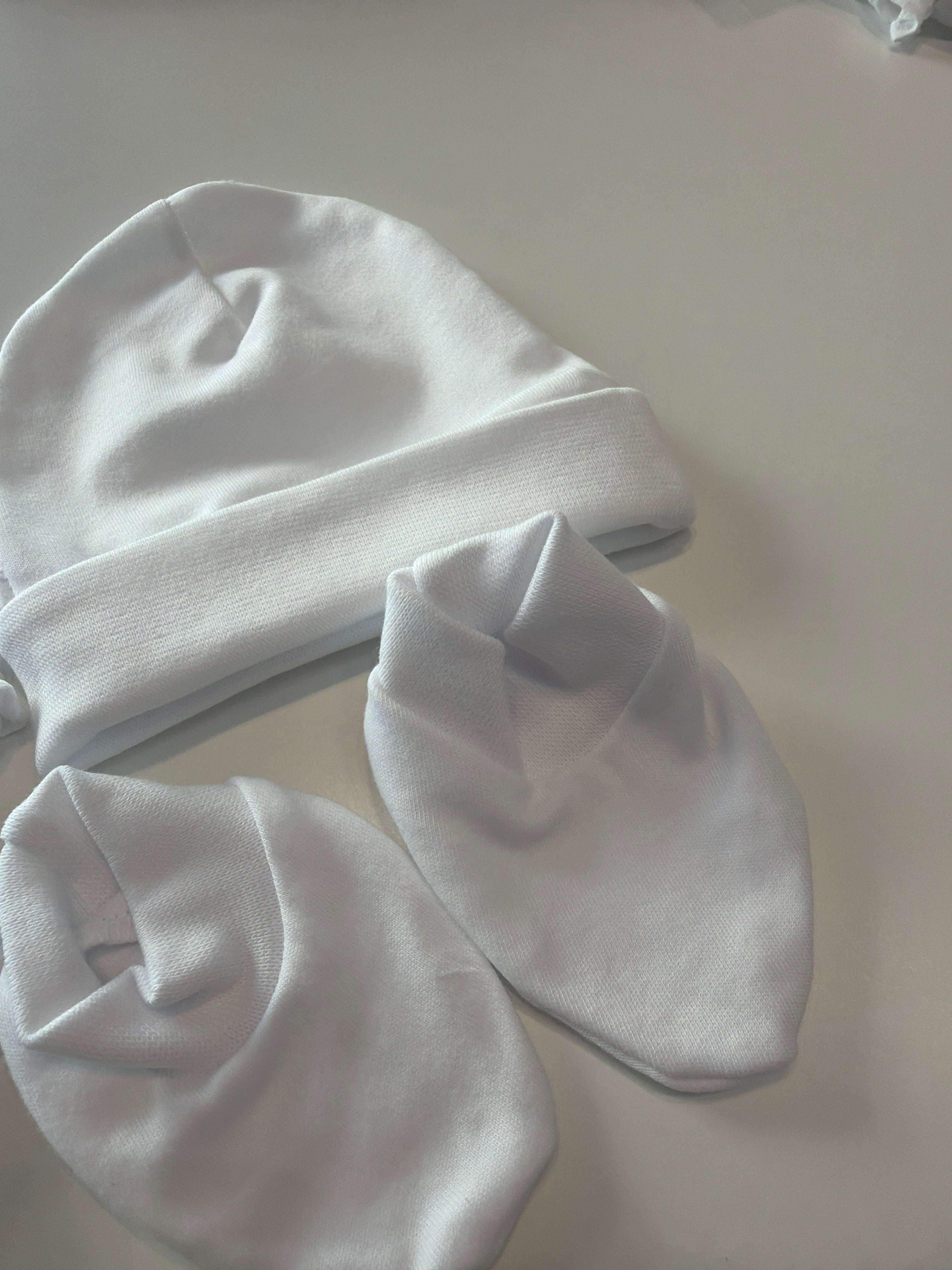 Gorrito + manoplas + Patucos