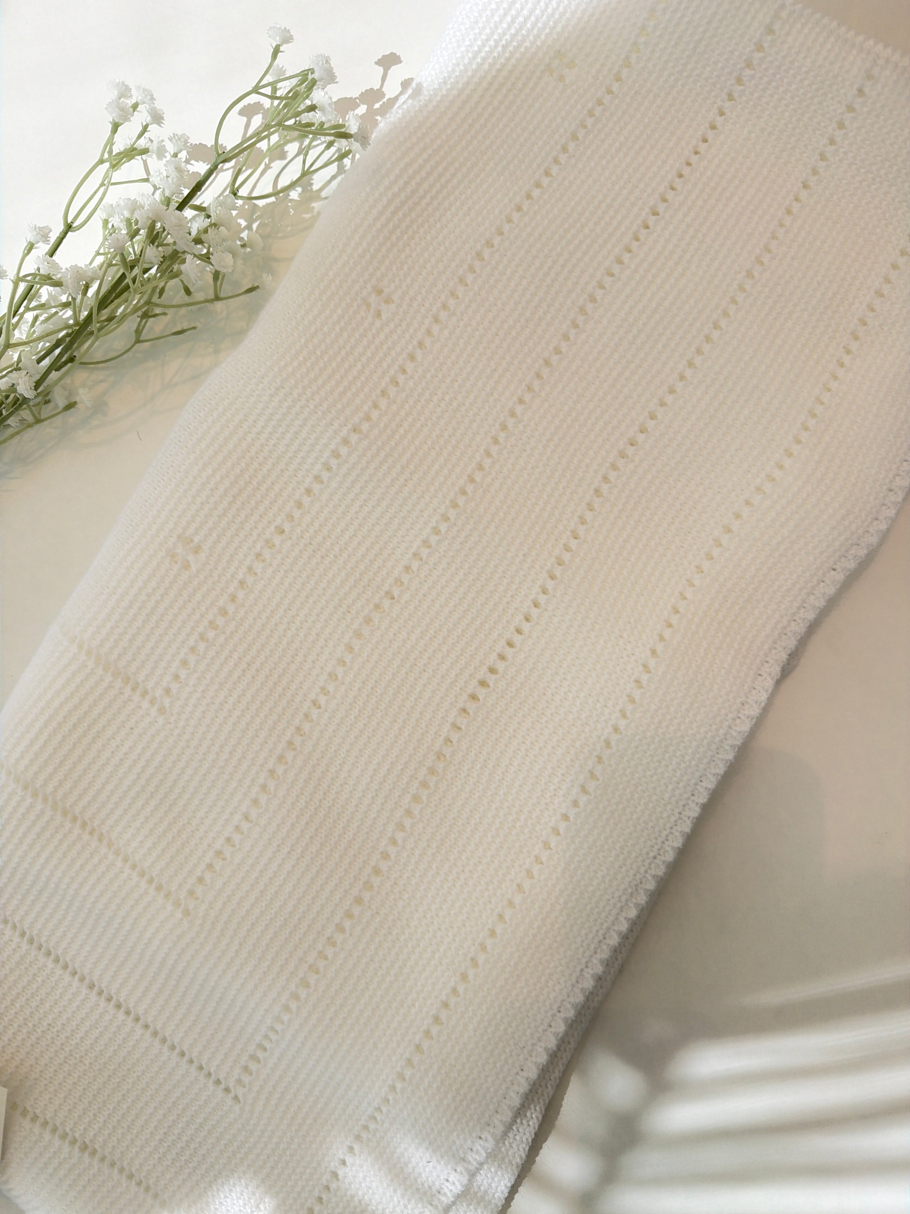 Toquilla calada blanca de lana