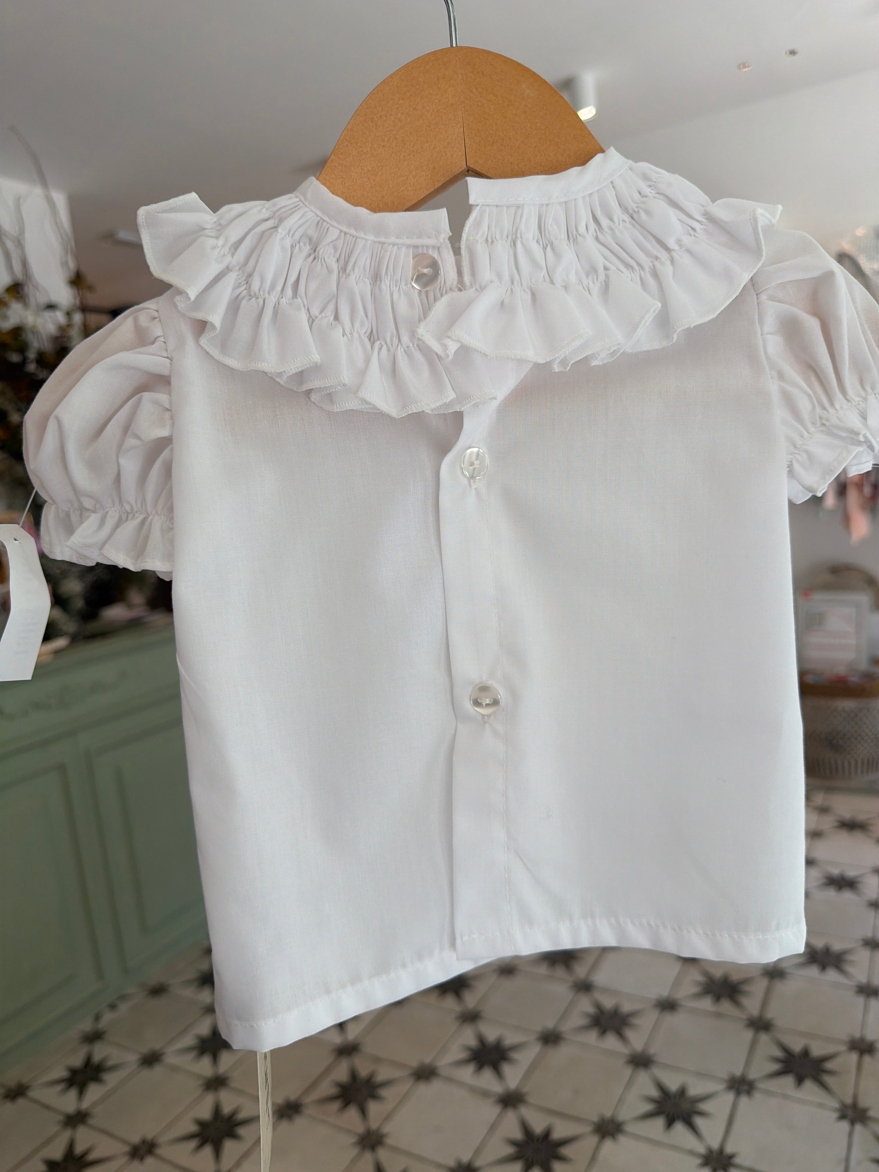 Blusa cuello blanca
