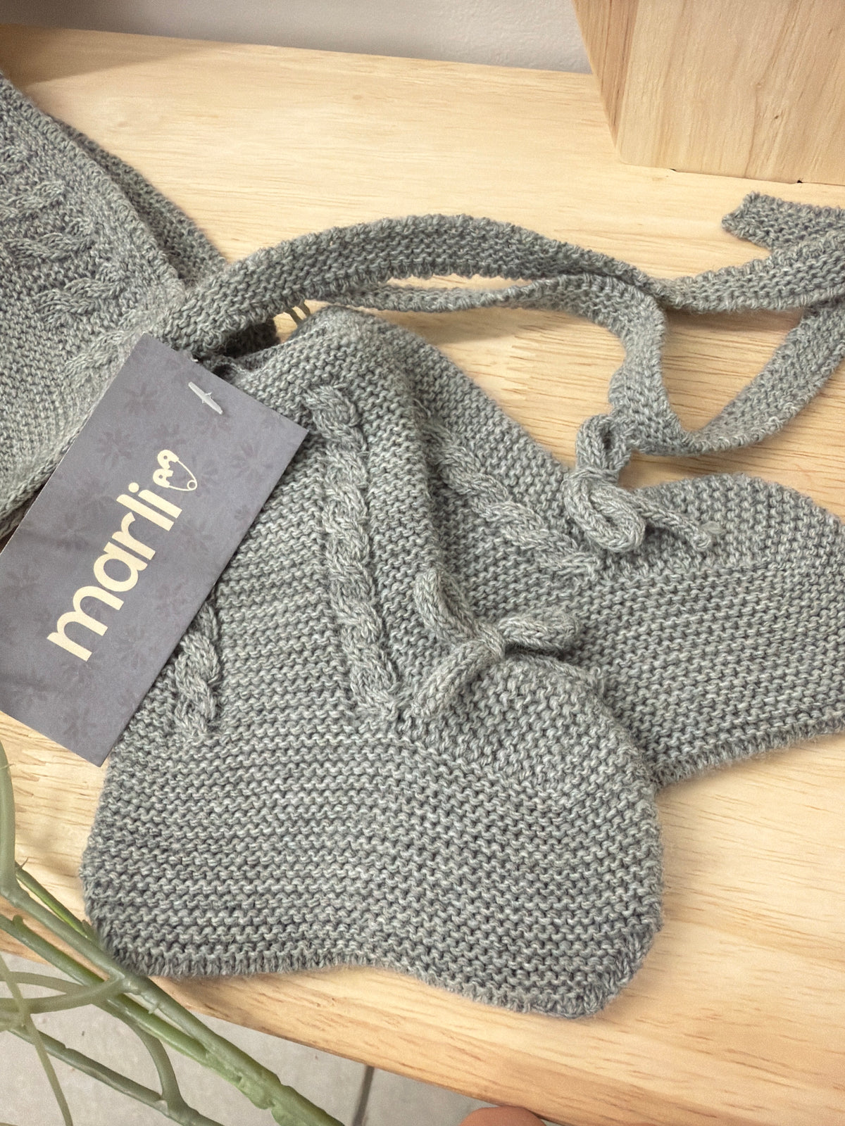 Conjunto capota y Patucos gris perla 818-002-316
