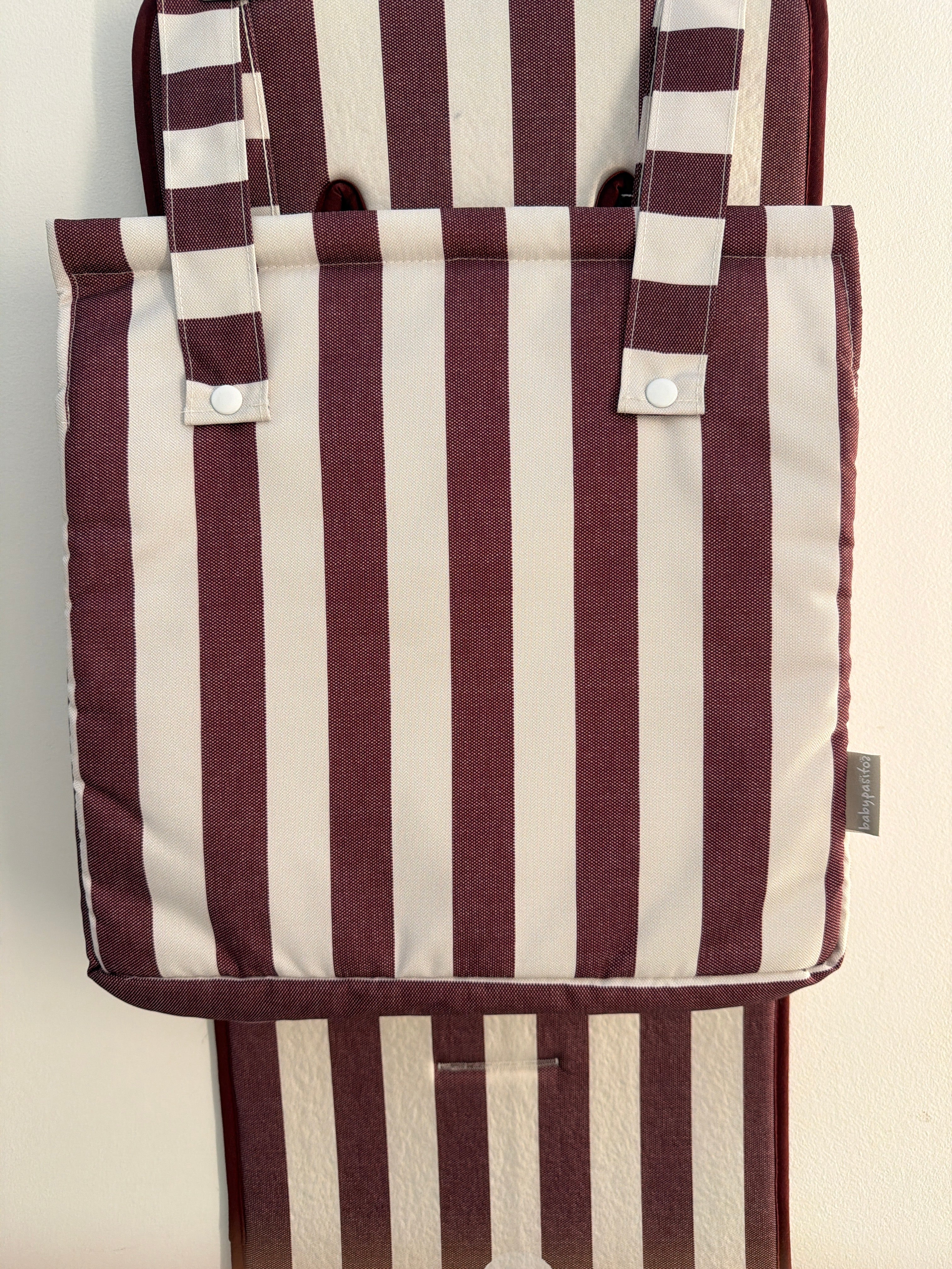 Conjunto colchoneta + bolso burdeos universal