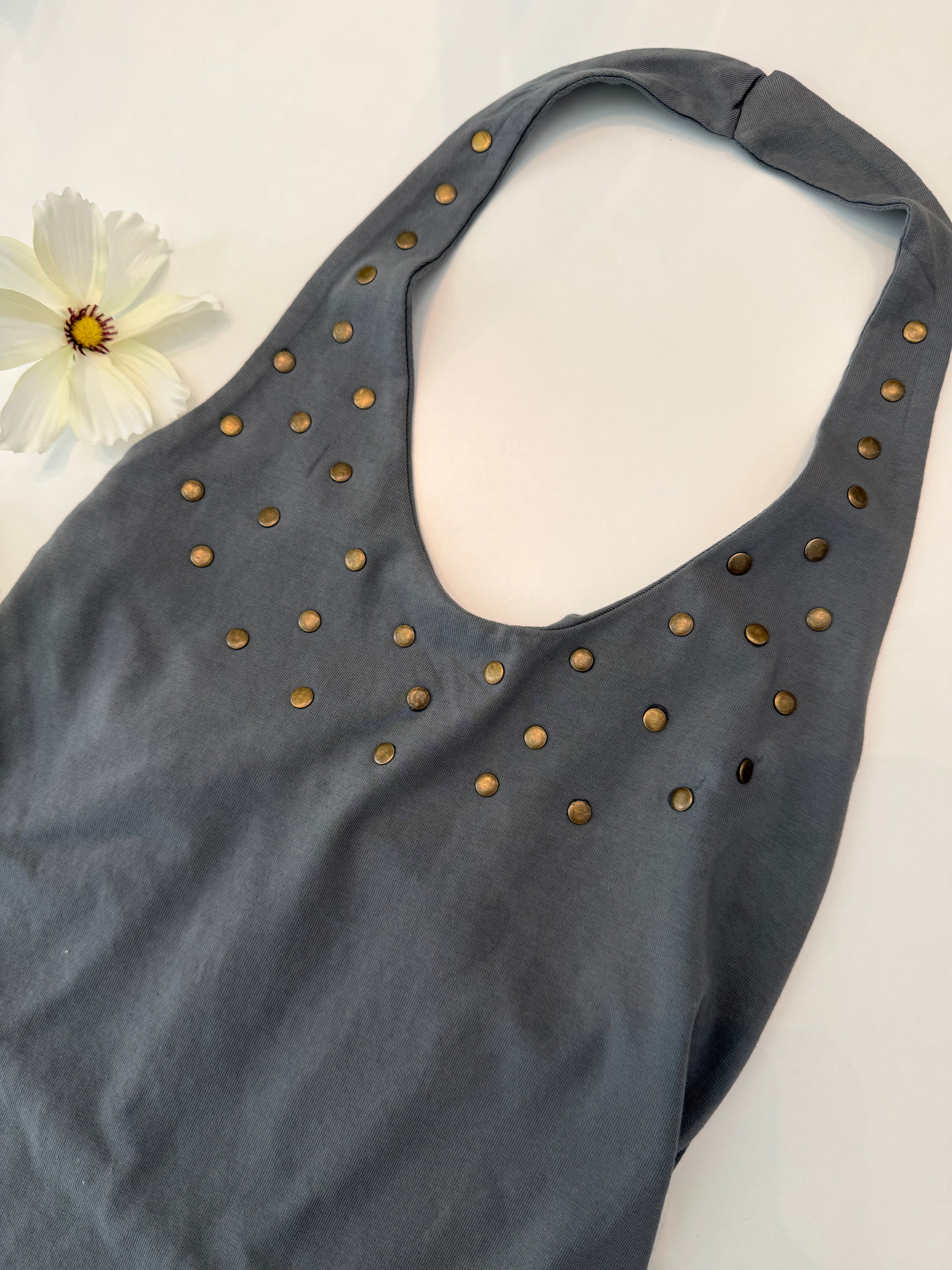 Top tachuela gris
