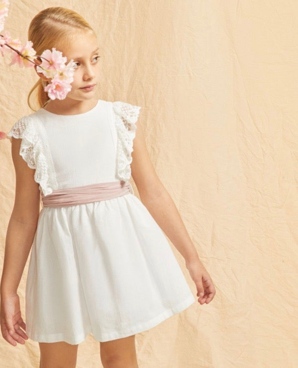VESTIDO BLANCO CEREMONÍA LAZO MAQUILLAJE