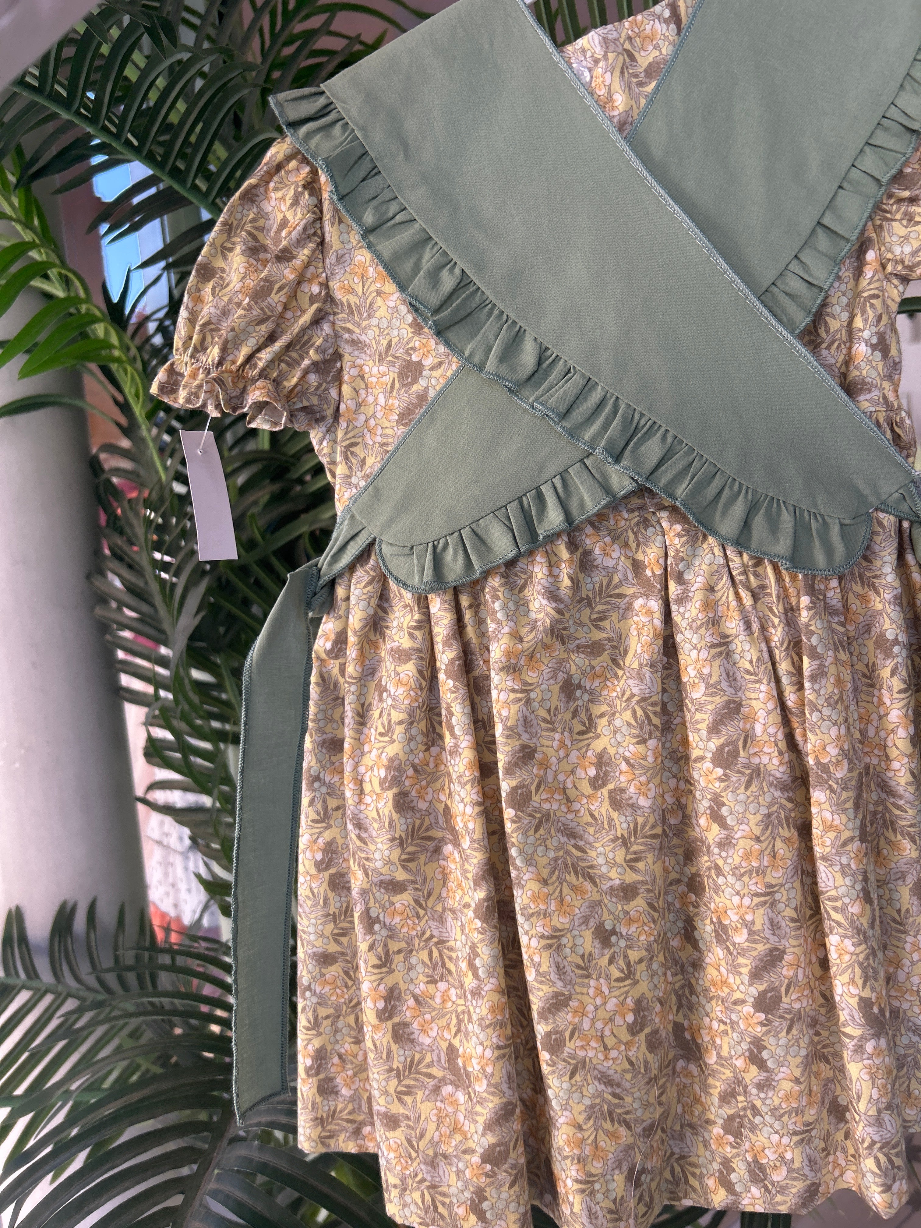 Vestido flores con mañanita verde