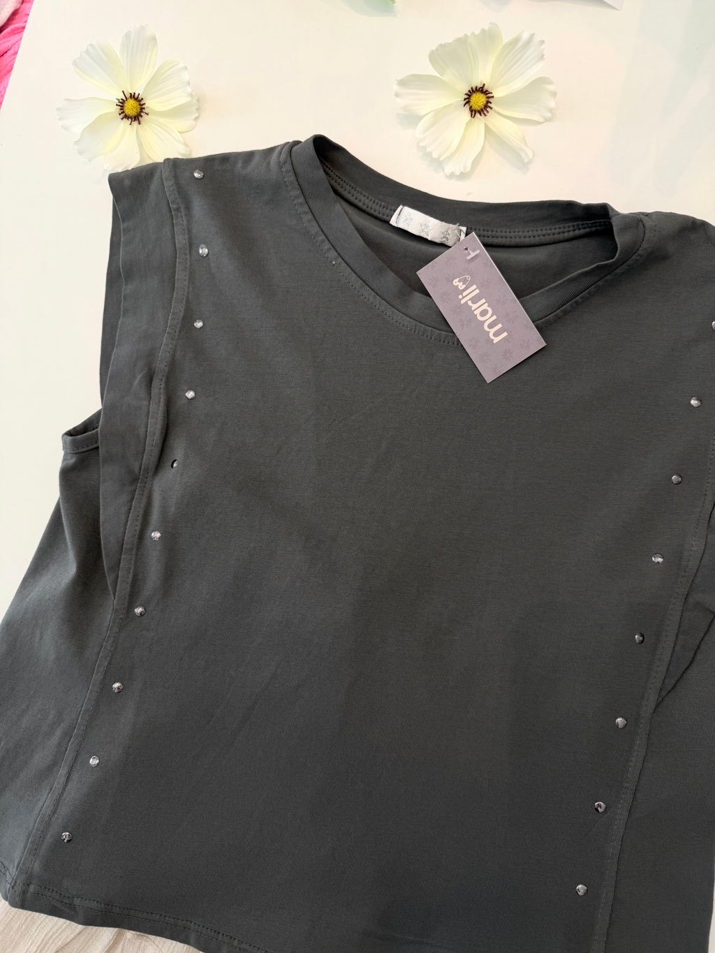 Camiseta tachuela gris
