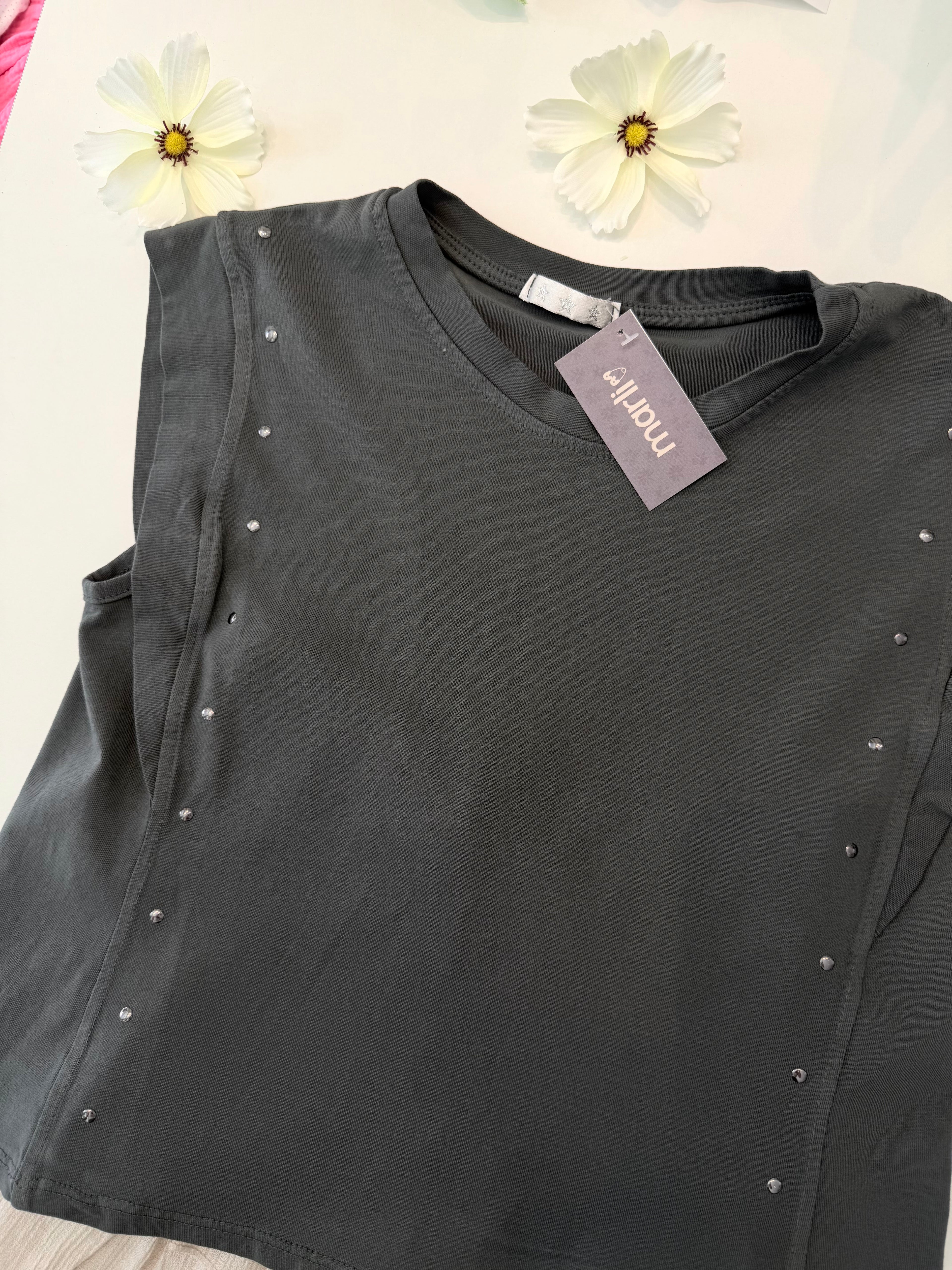 Camiseta tachuela gris