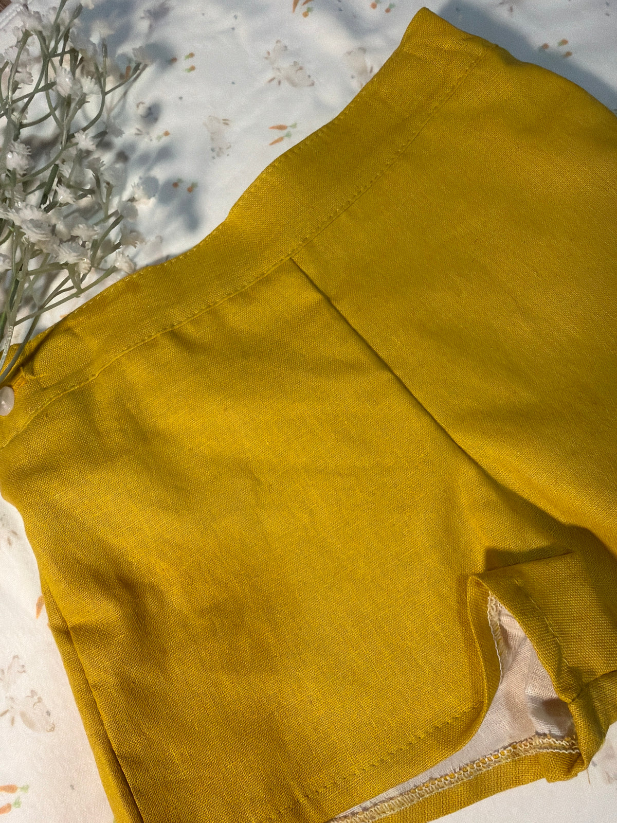 PANTALÓN CORTÓ MOSTAZA DH 6217