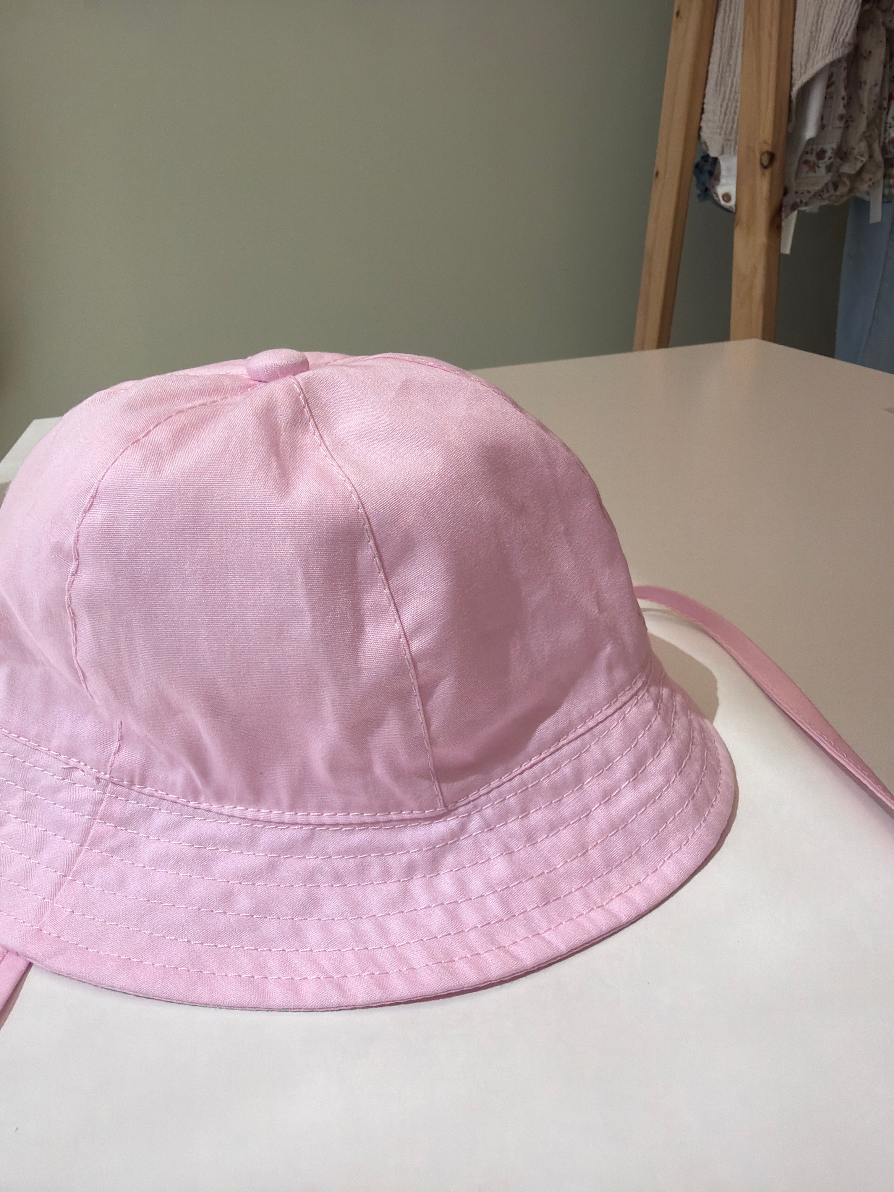 Sombrero rosa empolvado