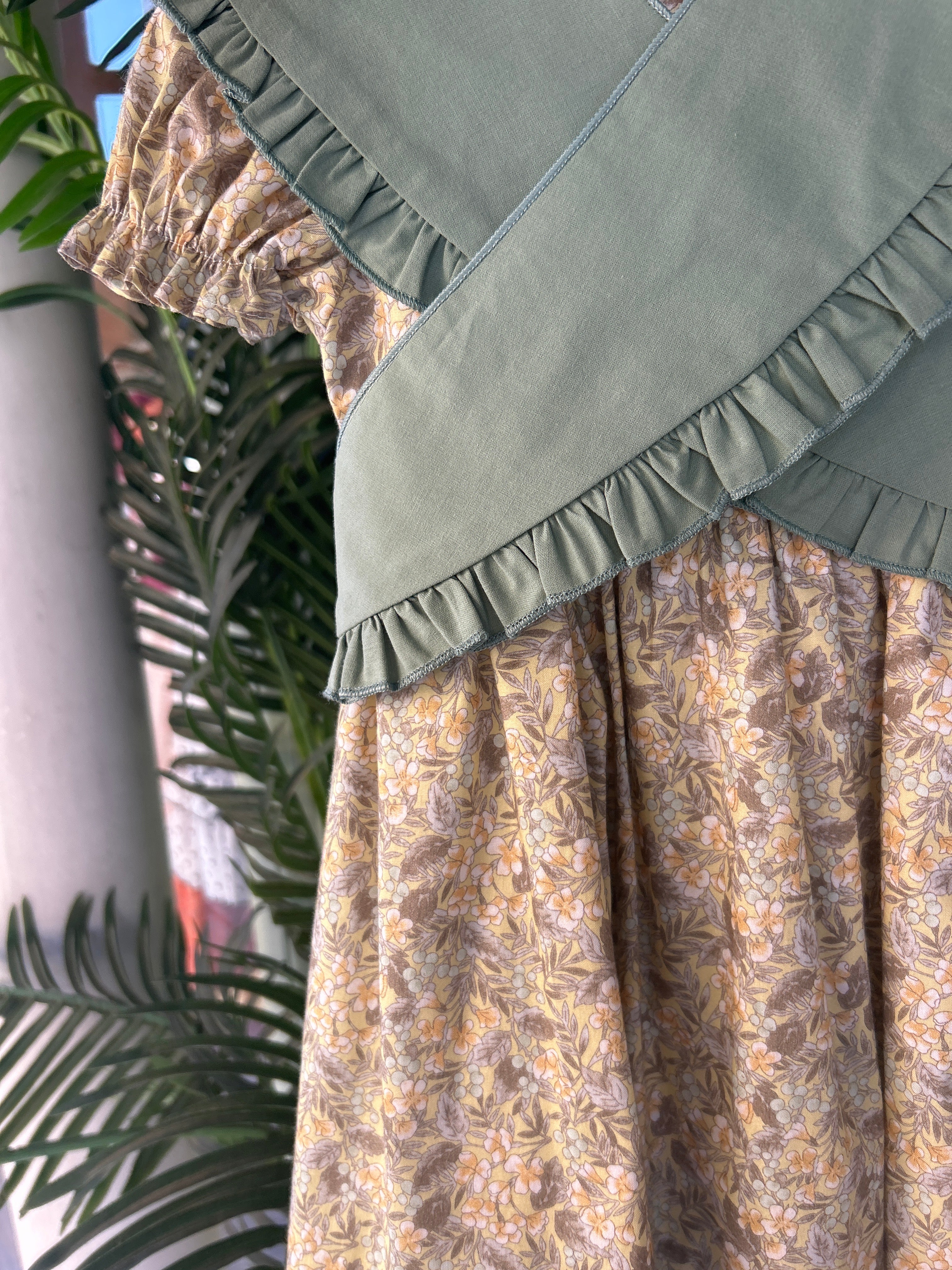 Vestido flores con mañanita verde