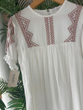 Vestido con líneas maquillaje