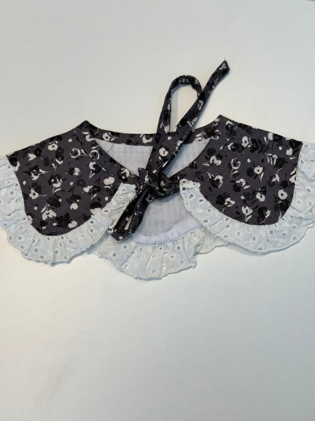 Cuello gris flores DH540