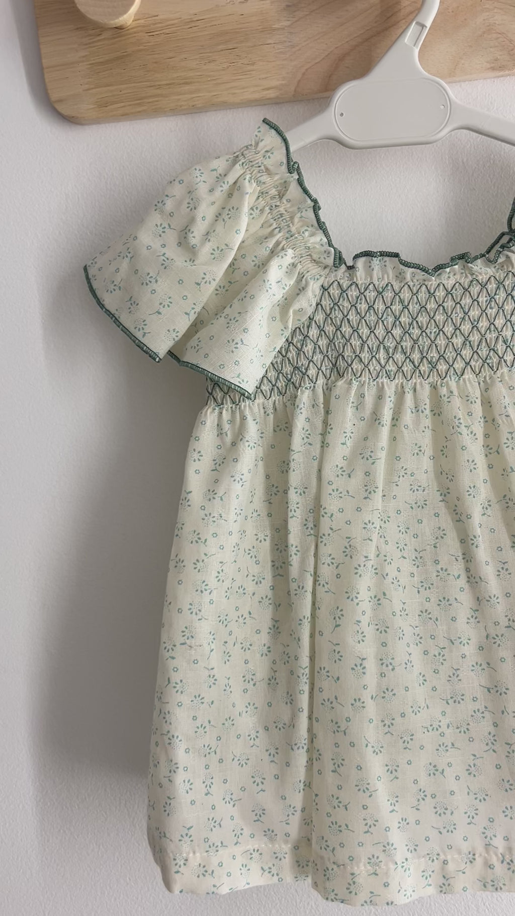 VESTIDO FLORECITAS VERDES